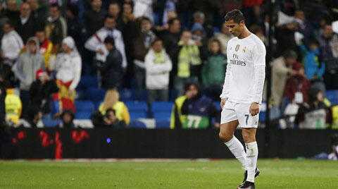 Ronaldo buồn bã với thất bại của đội nhà
