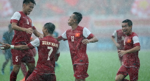U21 báo TN Việt Nam 2-1 U21 Singapore: Thắng chưa đã