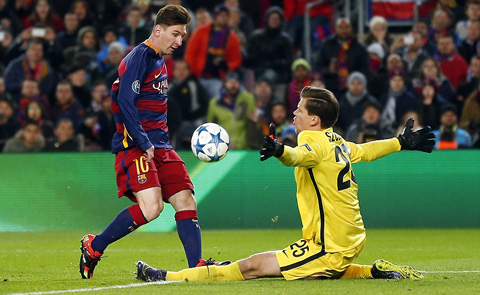 Messi đã 2 lần chọc thủng lưới thủ thành Szczesny ở trận đấu này