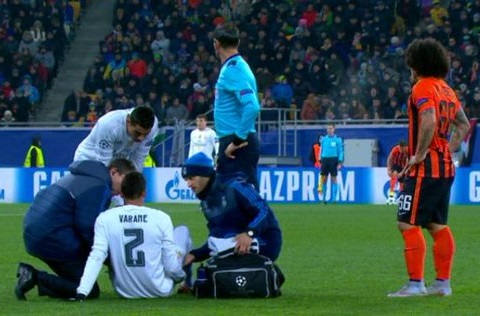 Varane là cầu thủ mới nhất của Real dính chấn thương