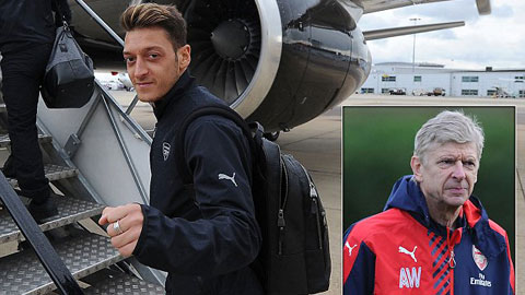 Arsenal bị chỉ trích vì chuyến bay 14 phút tới Norwich