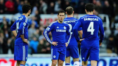 Costa là tâm điểm của chỉ trích dù nhiều cầu thủ Chelsea cũng xuống phong độ