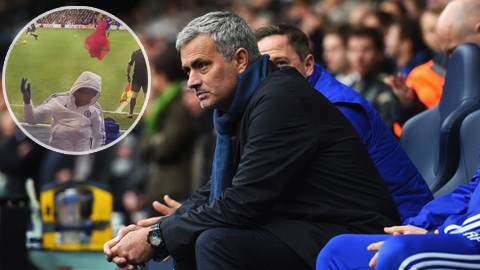 Mourinho nói gì khi bị Diego Costa ném áo tập vào người?