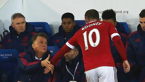 Rooney thi đấu rất tệ và bị thay ra trong trận gặp Leicester