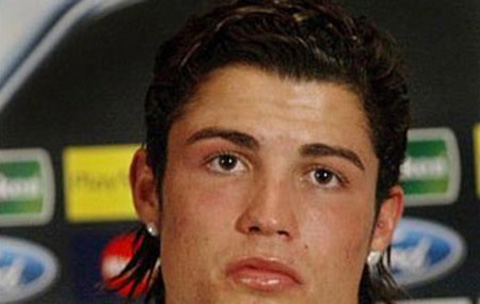 Mái tóc với phần gáy để dài khi Ronaldo còn thi đấu cho Sporting Lisbon