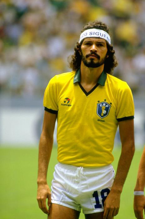 Socrates, một trong những tiền vệ xuất sắc nhất của đội tuyển Brazil, thường được nhớ tới với ngoại hình và một bộ râu khác người