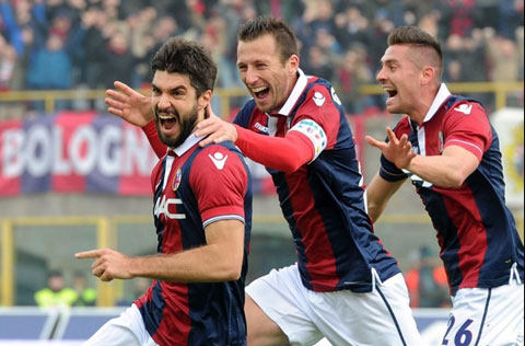 Rossettini ăn mừng bàn thắng đầu tiên của anh trong màu áo Bologna