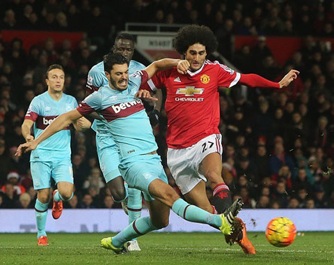 Fellaini gây ra khá nhiều rắc rối cho hàng thủ West Ham