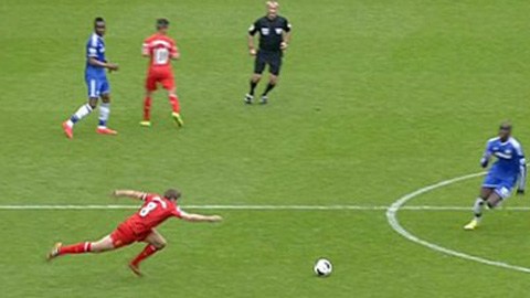 Gerrard và cú trượt chân tai hại
