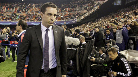 Gary Neville ra mắt bằng thảm họa, Valencia bị loại ở Champions League