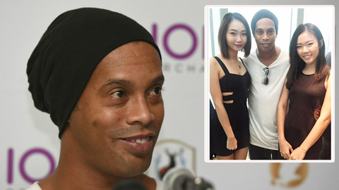 Ronaldinho rụt rè bên cạnh 2 kiều nữ Singapore