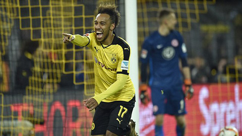 Aubameyang tỏa sáng, Dortmund vùi dập Frankfurt 4-1