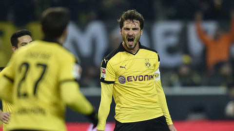 Dortmund tiếp tục bám đuổi đội đầu bảng Bayern với 5 điểm kém hơn