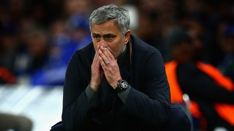 Chelsea lâm nguy, HLV Mourinho vẫn từ chối chuyển nhượng