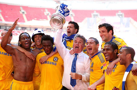 Hiddink cùng Chelsea vô địch FA Cup 2009