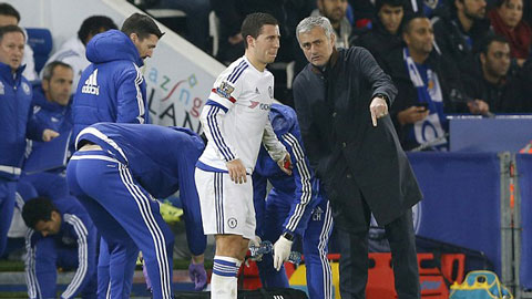 Mourinho đã khuyến khích Hazard tiếp tục thi đấu