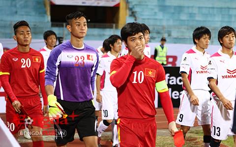 Công Phượng có phần hồi hộp khi lần đầu được đeo băng đội trưởng của U23 Việt Nam - Ảnh: Trí Công