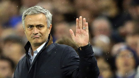Cầu thủ Chelsea thờ ơ khi Mourinho đến nói lời tạm biệt