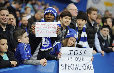 CĐV Chelsea phản đối việc sa thải Jose Mourinho
