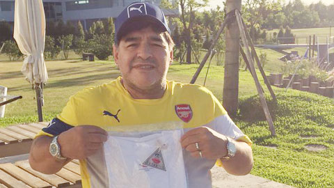Maradona bất ngờ trở thành fan của... Arsenal