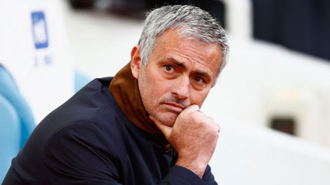 Mourinho 2 lần cáo buộc cầu thủ Chelsea phản bội ở trận đấu với Leicester
