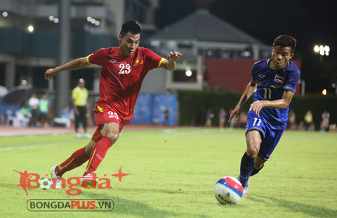 Đức Huy (trái) chơi ấn tượng trong màu áo U23 Việt Nam tại SEA Games vừa rồi