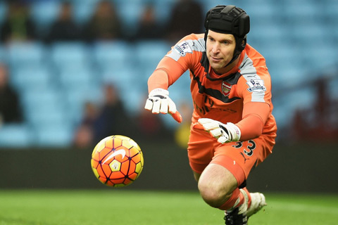 Cech đang nâng tầm Arsenal với những pha cứu thua siêu hạng