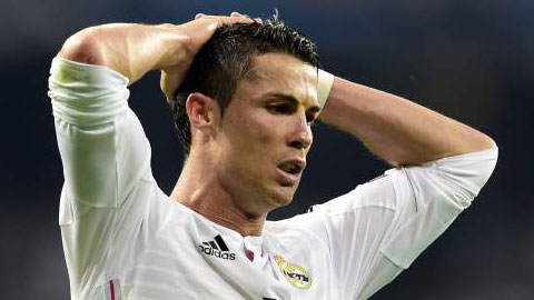 Giáng sinh buồn của Ronaldo: Chán CĐV, thua đồng đội, kém đối thủ