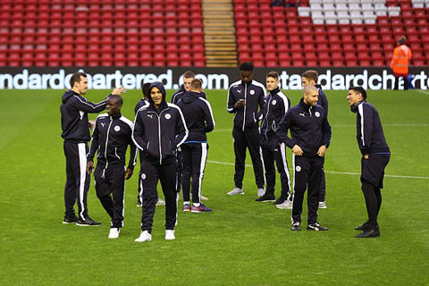 Cầu thủ Leicester làm quen với sân Anfield