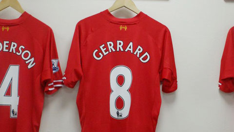 Tủ đựng đồ và áo số 8 của Gerrard tại Liverpool vẫn bỏ trống
