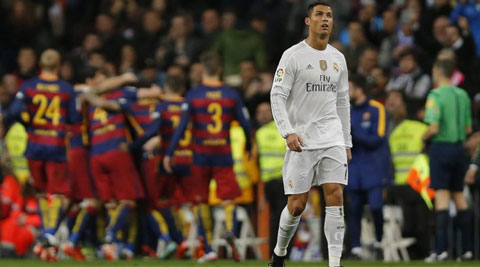 Thảm bại trước Barca khiến Real ngày càng chìm sâu trong khủng hoảng