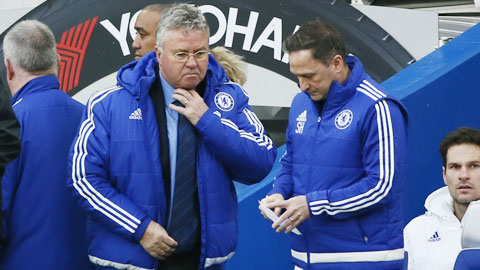 Chelsea chờ phép lạ từ Hiddink