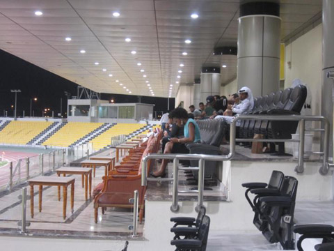 Khán đài VIP của sân Suheim Bin Hamad với dàn ghế đen bọc da rất sang trọng