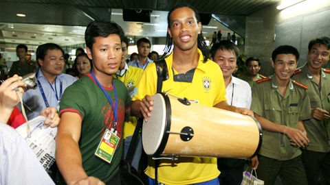 Ronaldinho và Ronaldo sắp đến Việt Nam