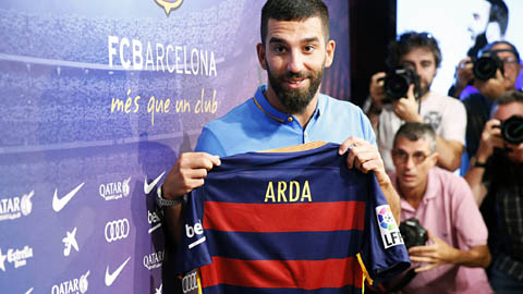 Arda Turan nhận áo số 7 ở Barca