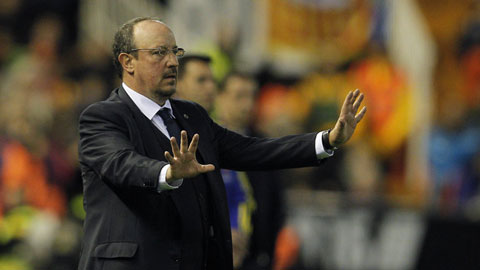 Benitez bị chỉ trích dữ dội khi đày ải Rodriguez và Isco trên băng ghế dự bị