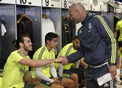 Bale không hài lòng vì Real sa thải Benitez, bổ nhiệm Zidane