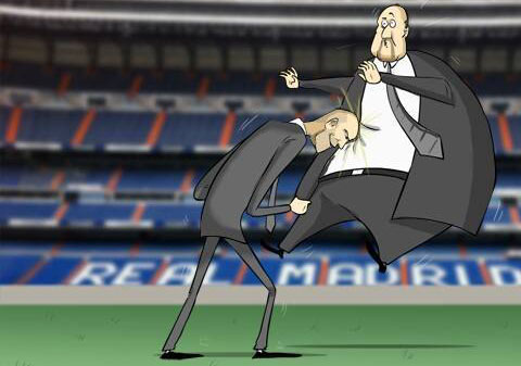 Zidane còn biết dùng chiêu đánh đầu với cả... Benitez