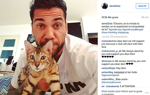 Alves dùng chú mèo để công kích truyền thông Tây Ban Nha