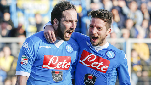 Frosinone 1-5 Napoli: Napoli chiếm ngôi đầu Serie A