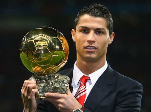 Chỉ 1 năm sau thất bại trước Kaka, Ronaldo đã trở thành Cầu thủ xuất sắc nhất thế giới