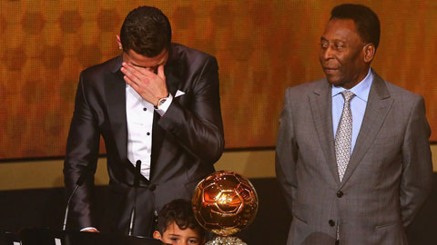 Ronaldo đã khóc khi nhận thành quả sau 4 năm trời nỗ lực không ngừng