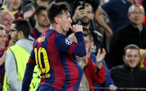 6/5/2015: Messi ăn mừng trong chiến thắng 3-0 của Barca trước Bayern Munich tại bán kết lượt đi Champions League. Trận này, siêu sao người Argentina thi đấu cực kỳ chói sáng khi lập một cú đúp và kiến tạo cho Neymar ghi bàn thắng còn lại. Đáng chú ý, một trong hai pha làm bàn của Messi đến sau pha đi bóng ma thuật khiến Jerome Boateng, một trong những trung vệ xuất sắc nhất thế giới hiện nay ngã vật ra trên sân.