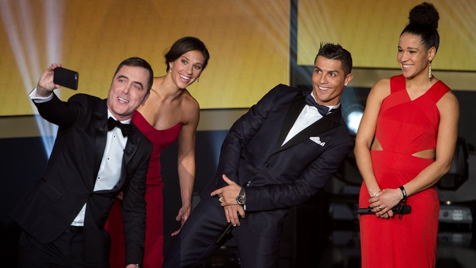 Quả bóng Vàng 2015: Nụ cười Ronaldo