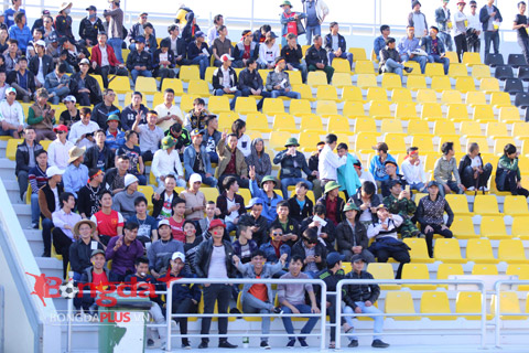 Khoảng 400 CĐV đã đến cổ vũ cho U23 Việt Nam