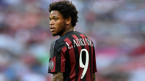 Luiz Adriano chia tay Milan: Lời nguyền áo số 9