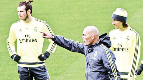 Sau Zidane và Gary Neville, còn cựu danh thủ nào theo nghiệp huấn luyện?