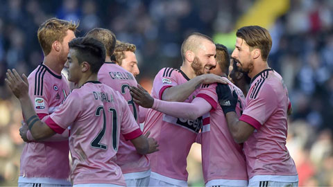 Vùi dập Udinese, Juventus áp sát ngôi đầu Serie A