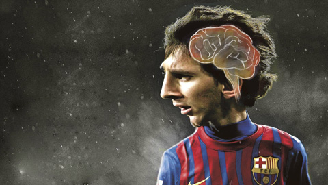 Đầu Messi chứa bộ não của... Einstein