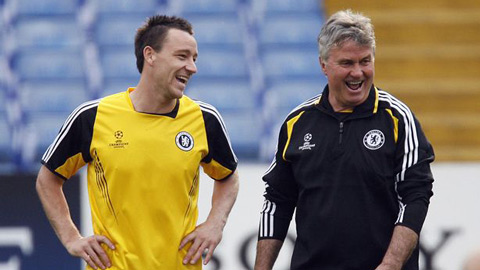 Hiddink yêu cầu Chelsea gia hạn hợp đồng với Terry
